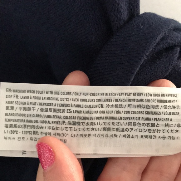 🇺🇸HOLLISTER T-SHIRT SZ M DARK BLUE SHIRT W/RED & WHITE DESIGN EXCELLENT COND - Picture 4 of 6